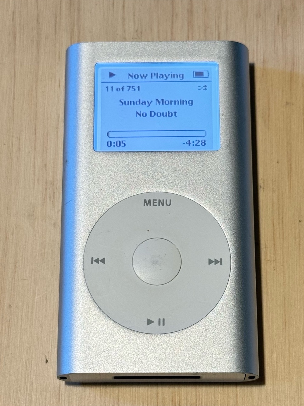 iPod Mini 1st Gen Model:A1051 4GB Silver Tested Good 10-12hrBatt w/751-Song Read